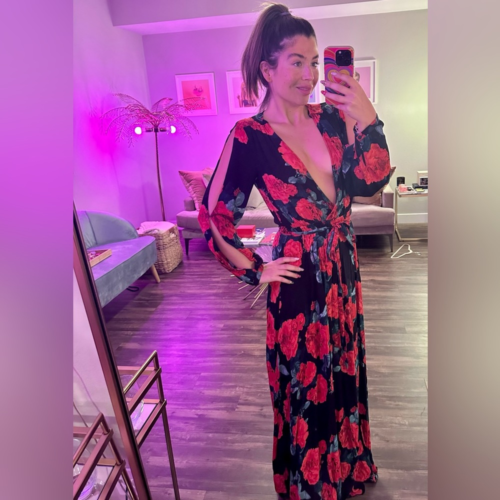 Lulu’s | Black and Red Floral Long Sleeved Maxi Dress Medium